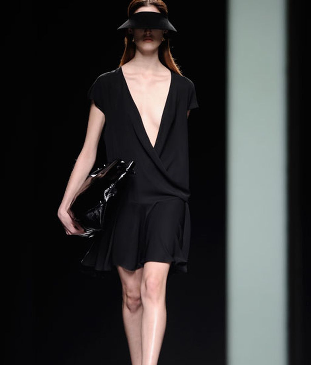 Moisés Nieto: geometría monocromática