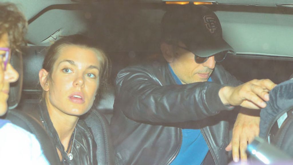 Carlota de Mónaco protegió a Raphaël con un gorro para que no fuese fotografiado