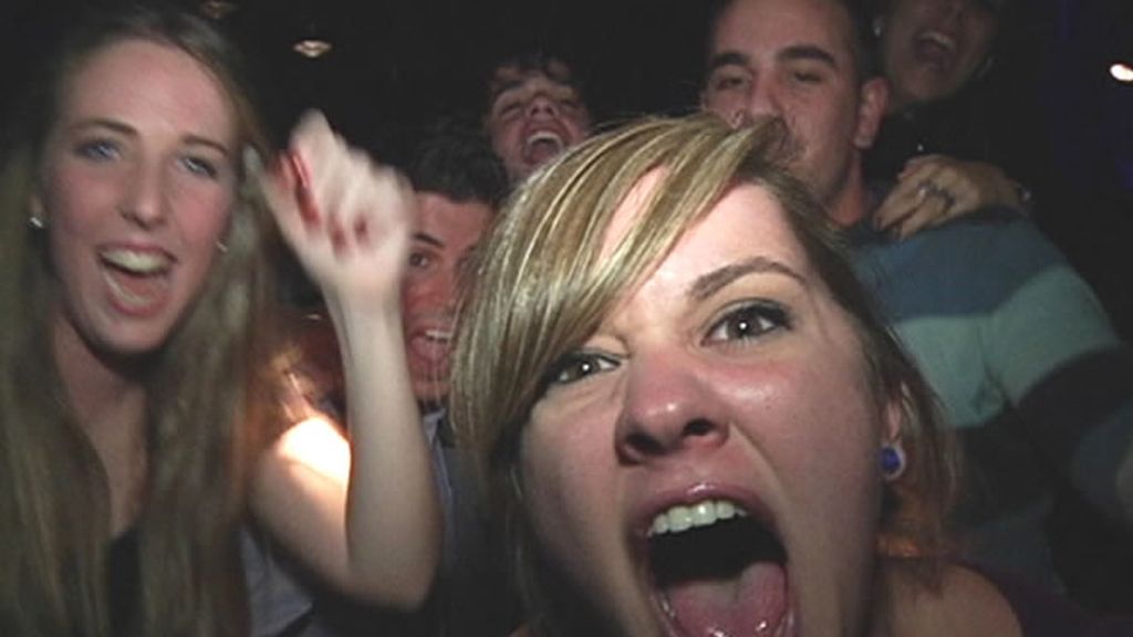 Grupo de chicas en una discoteca