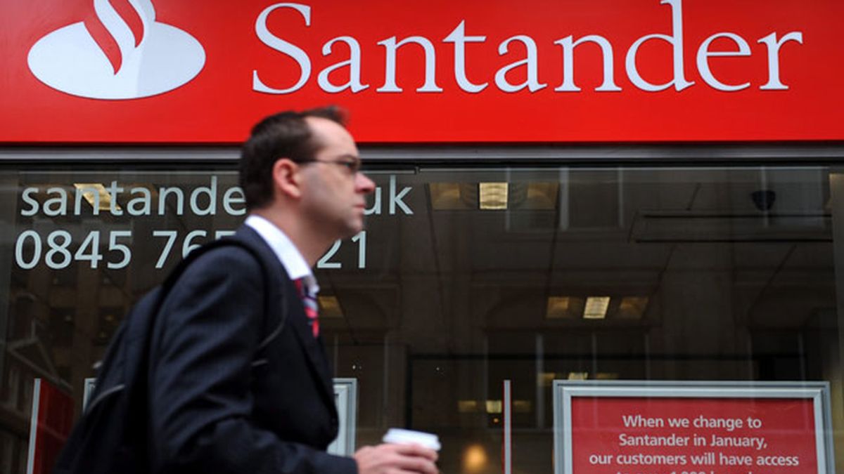 Cuatro imputados por intentar piratear el Santander en Reino Unido