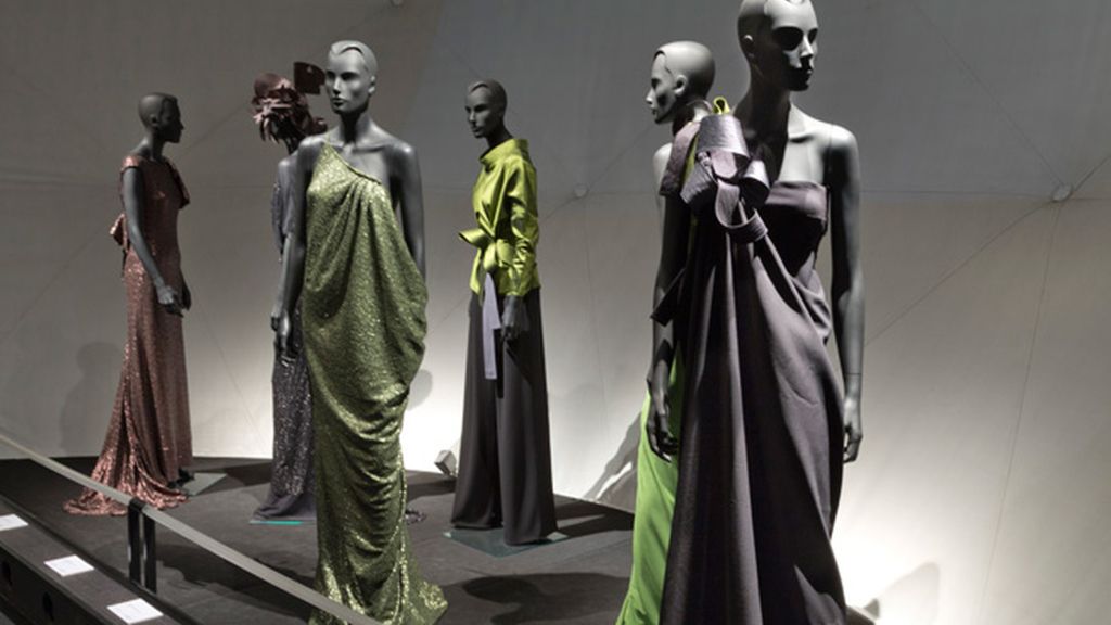 El Museo del Traje presenta la exposición de arte y moda del diseñador Ulises Mérida