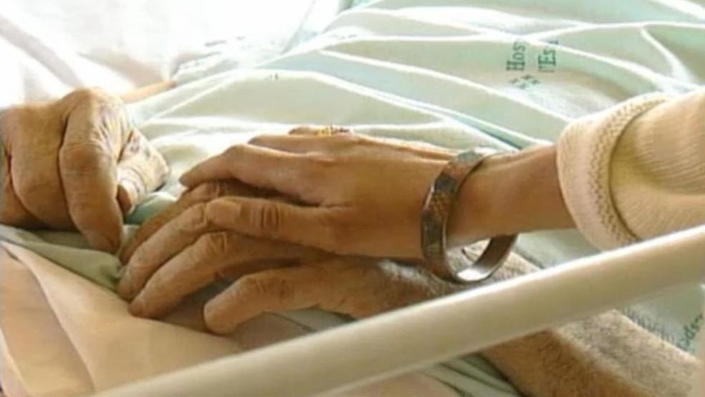 Ha fallecido la anciana a la que le retiraron la sonda hace días por orden de la Junta de Andalucía Ha fallecido la anciana a la que le retiraron la sonda hace días por orden de la Junta de Andalucía