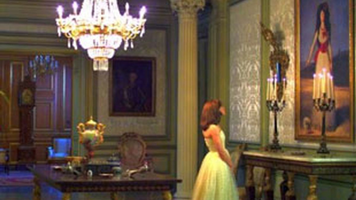 La joven Cayetana en un fotograma de la tv movie 'La Duquesa'