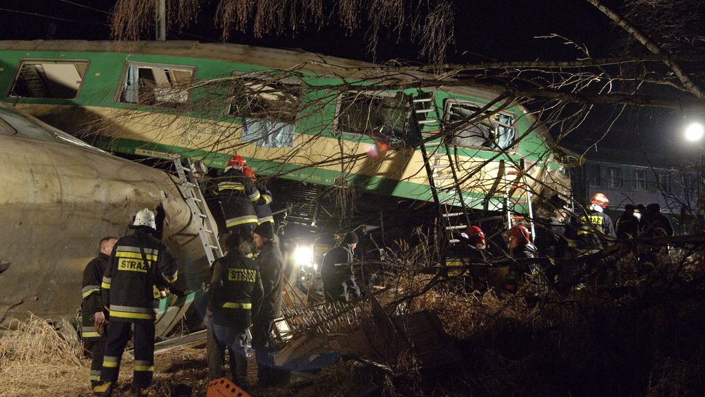 Imágenes del choque de trenes en Polonia