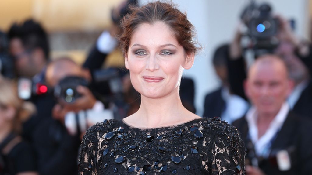 Ahora las mejores vestidas: Laetitia Casta, de encaje Dolce&Gabanna