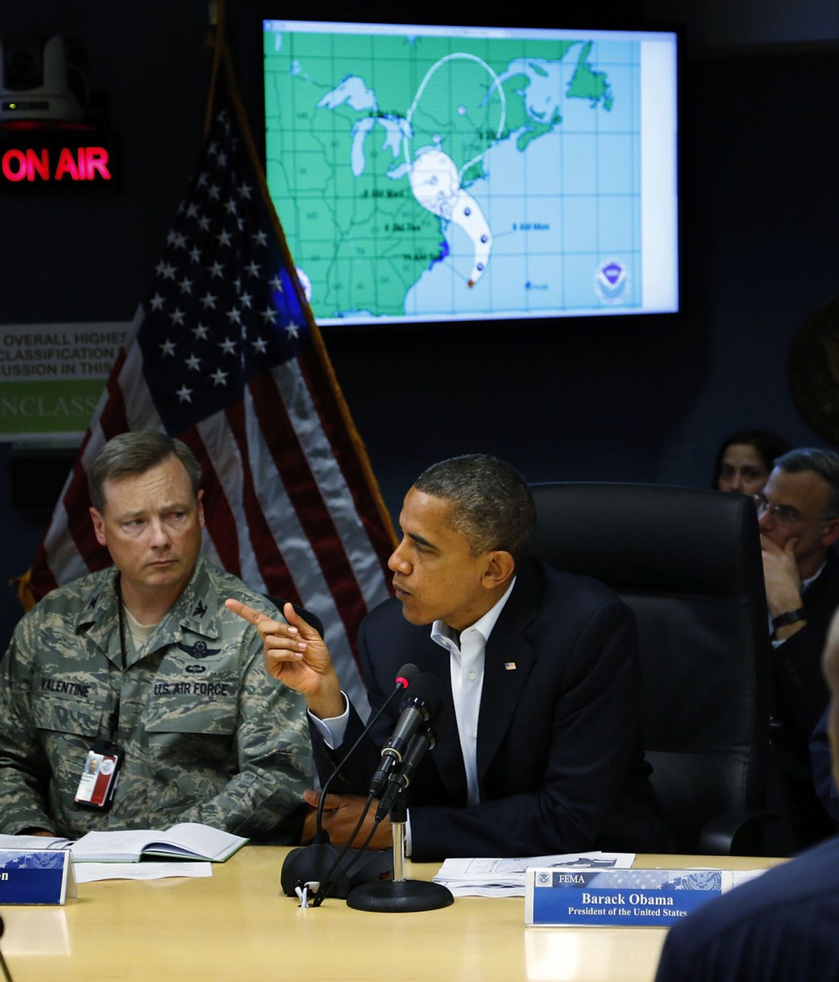 Obama insta a los ciudadanos a prepararse para la llegada del huracán 'Sandy'