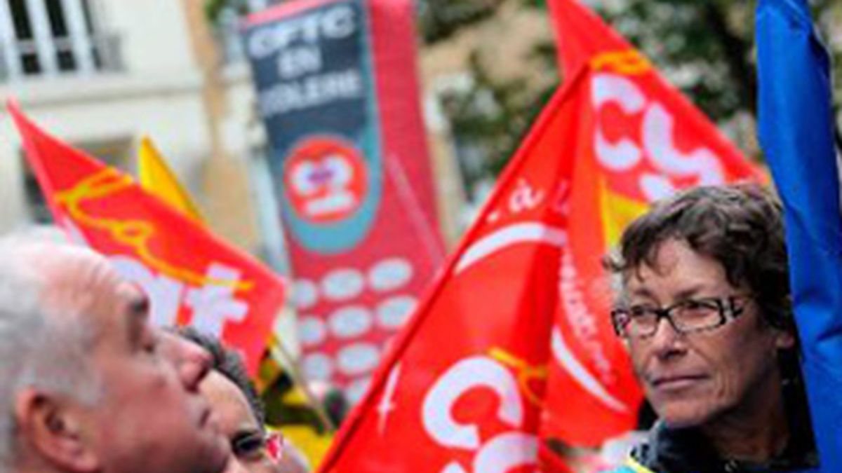 Los sindicatos franceses, en una manifestación por las durísimas condiciones en France Telecom. Foto: EFE