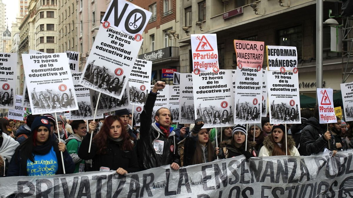 Manifestantes se echan a la calle contra la LOMCE en Madrid