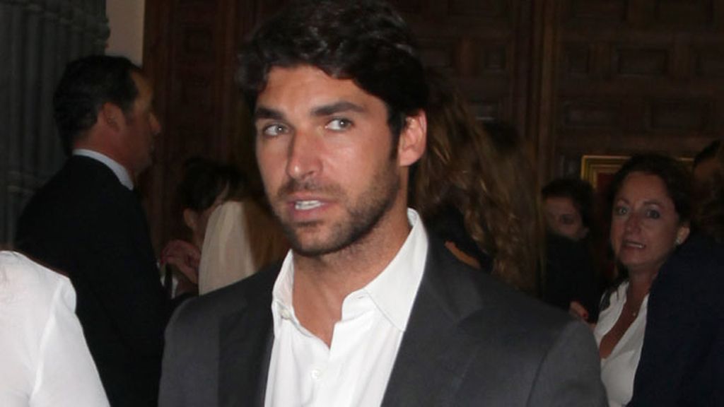 Cayetano Rivera quiso arropar a la presentadora