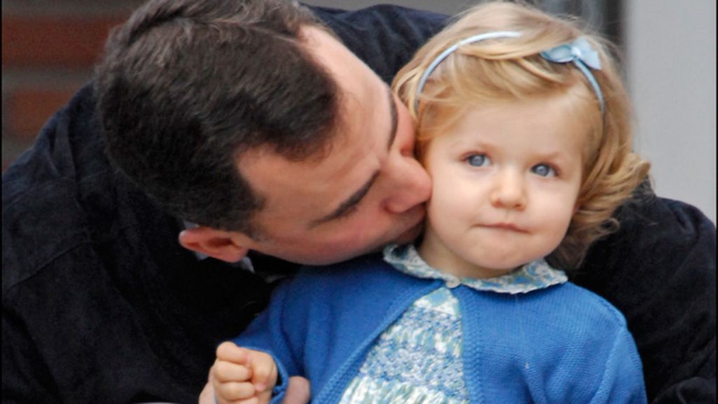 Sucede a su padre, Felipe VI