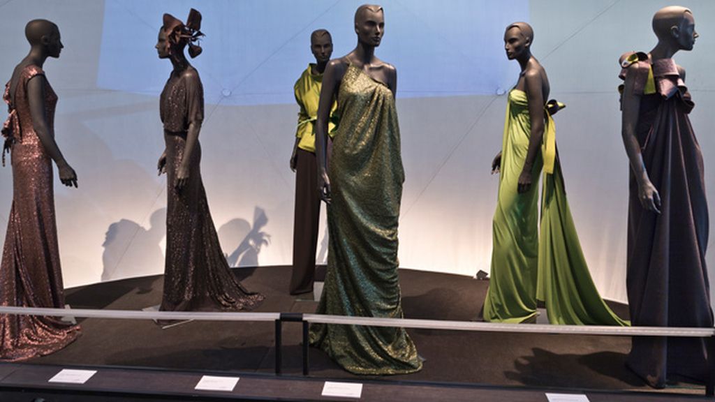 El Museo del Traje presenta la exposición de arte y moda del diseñador Ulises Mérida