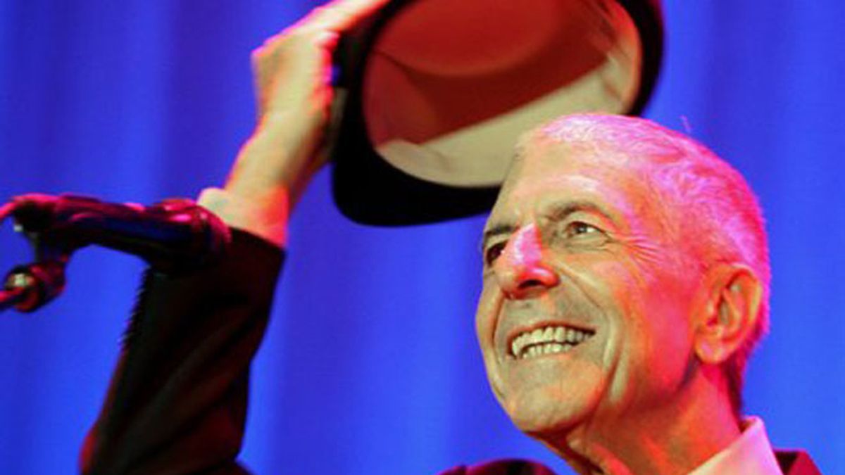 El escritor y compositor canadiense Leonard Cohen ha sido galardonado con el Premio Príncipe de Asturias de las Letras 2011.