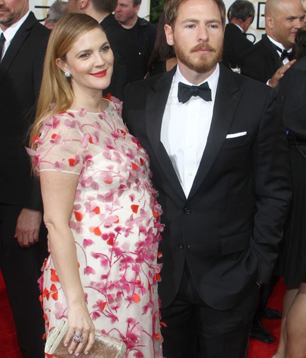 Drew Barrymore, con un Monique Lhurllier, con flores y tonos rosas y rojos