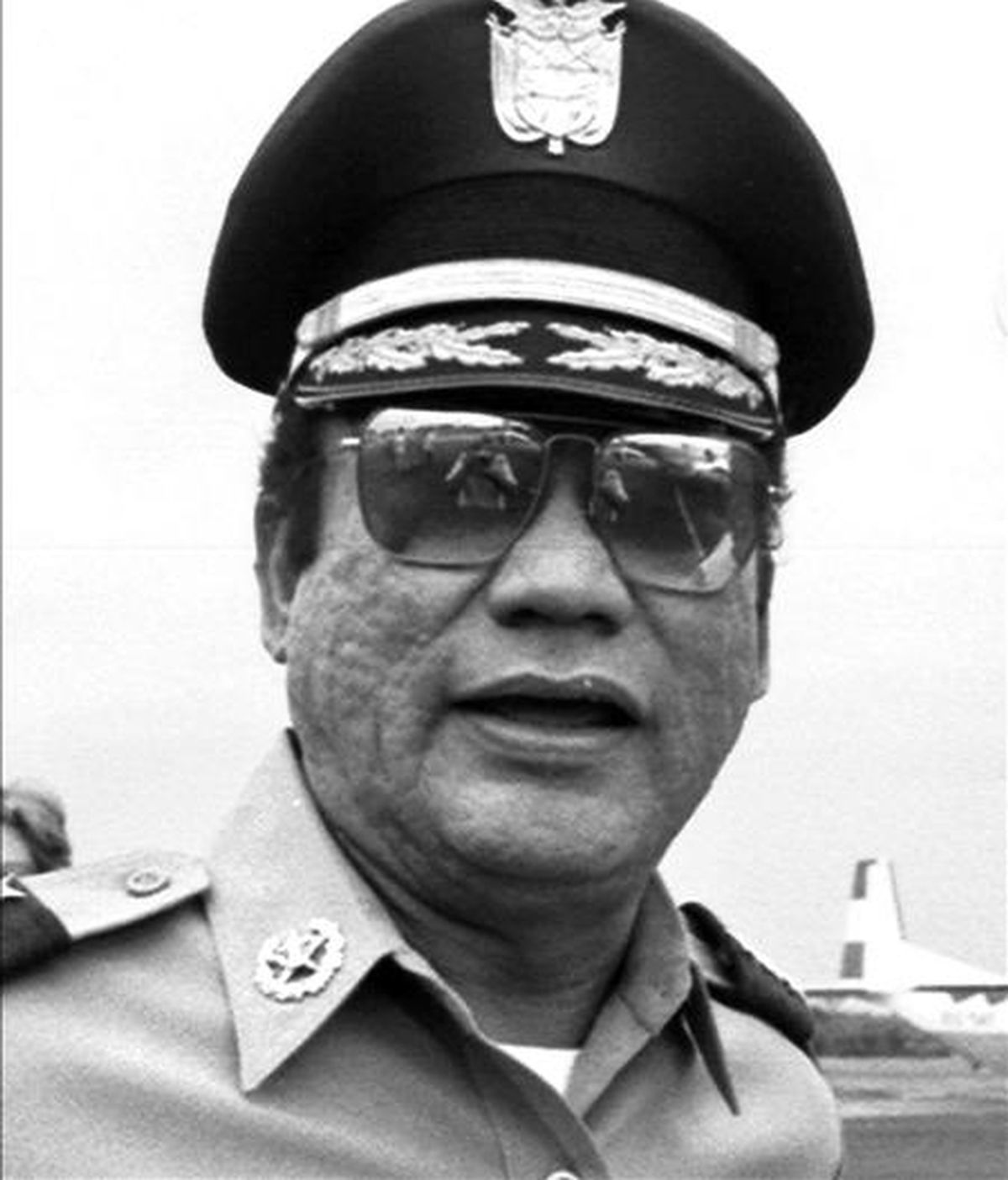 Imagen tomada en 1985 del ex general panameño Manuel Antonio Noriega, quien puede ser extraditado a Francia, país que lo solicita por lavado de dinero, según un tribunal de Estados Unidos. EFE/Archivo