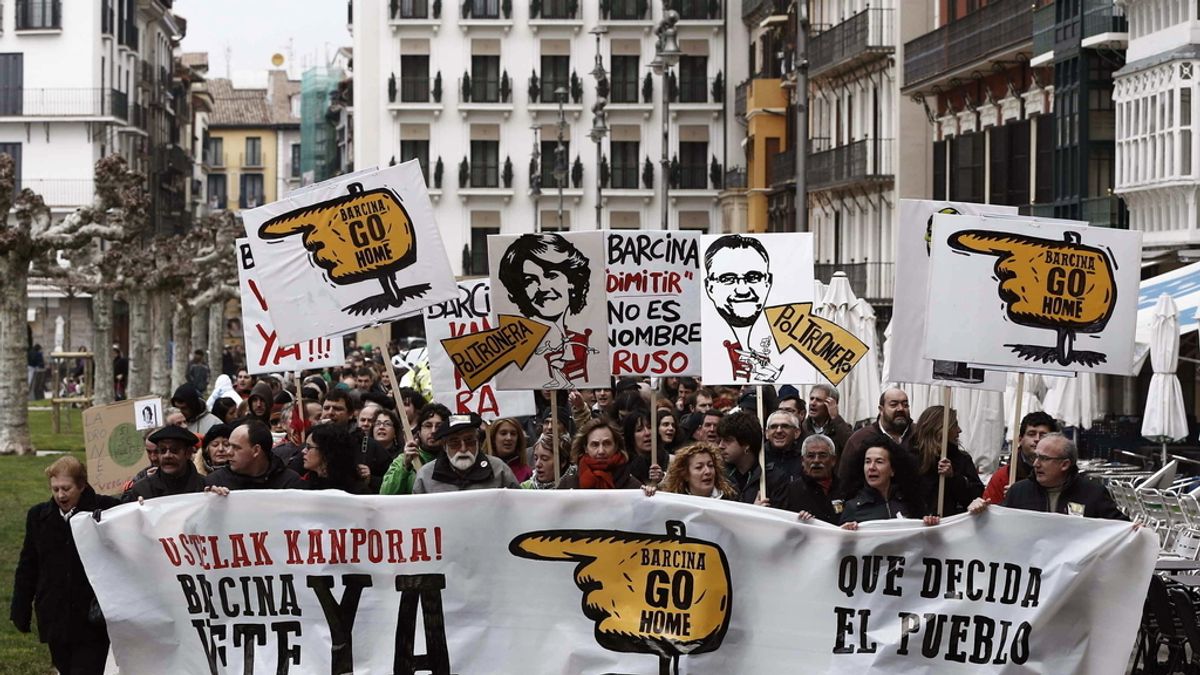 Miles de personas piden en Pamplona la dimisión de Barcina