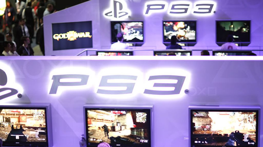 Jugadores disfrutando de las consolas Play Station 3