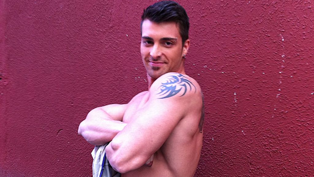 Músculos y tatuajes 'visten' su piel de arriba abajo