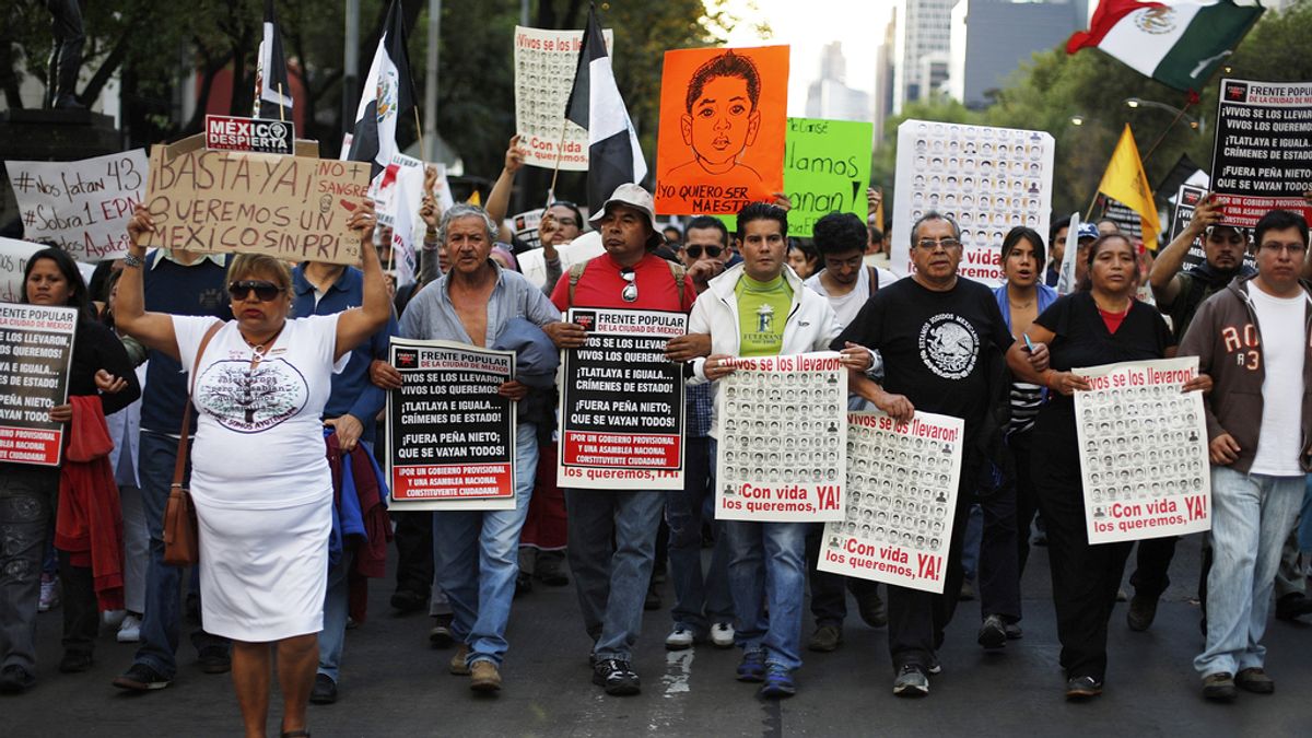Las protestas por los estudiantes desaparecidos llegan hasta Ciudad de México