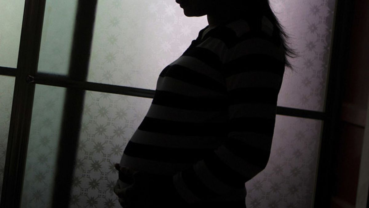 Una mujer se queda embarazada 13 veces para evitar la cadena perpetua