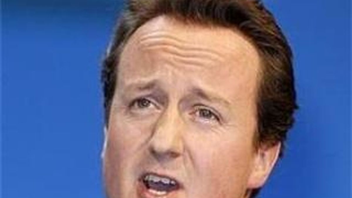Cameron acusa a Brown de haber ocultado información sobre los intereses de la deuda que el país debe que pagar