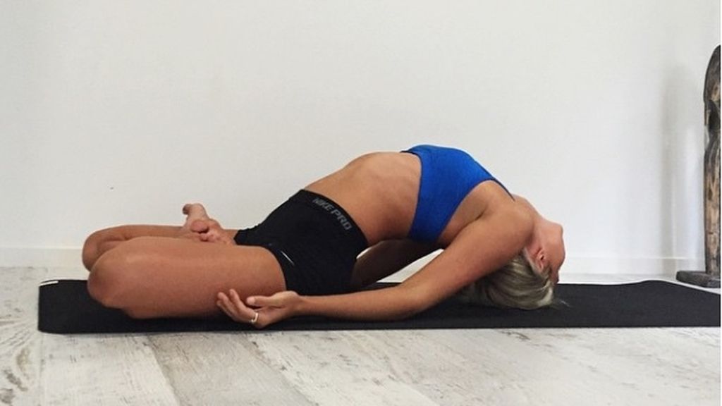 Conoce las posturas de yoga más famosas de Internet