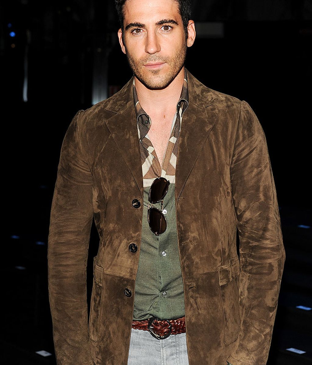 Miguel Ángel Silvestre, adicto a la moda de Milán en el desfile de Roberto Cavalli