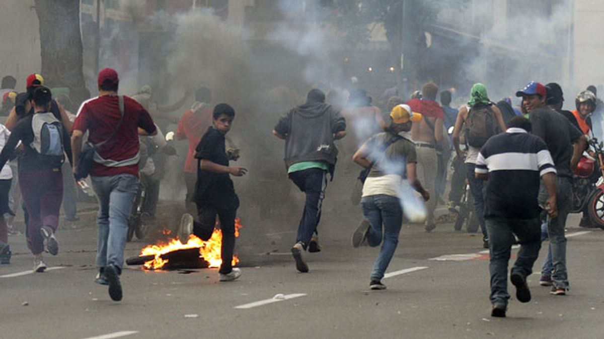 Los seguidores de Capriles protestan por el resultado de las elecciones en Venezuela