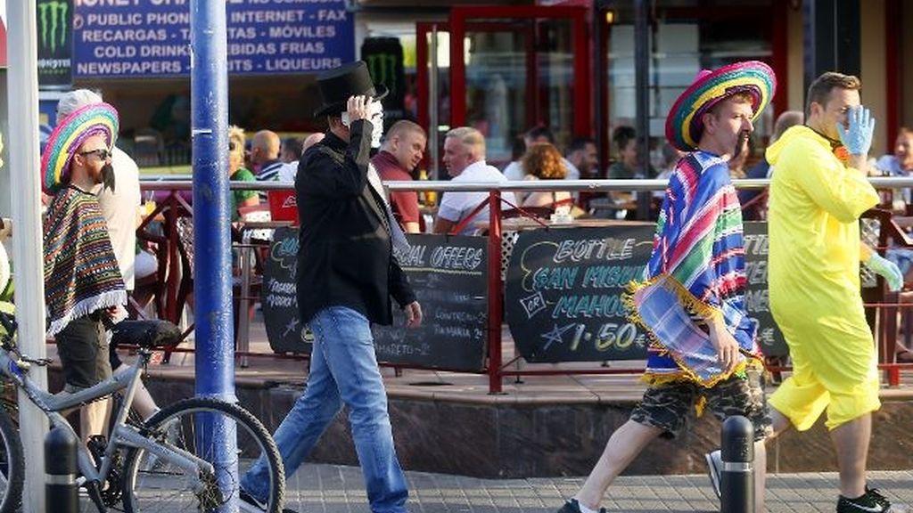 Turistas británicos en Benidorm, Alicante