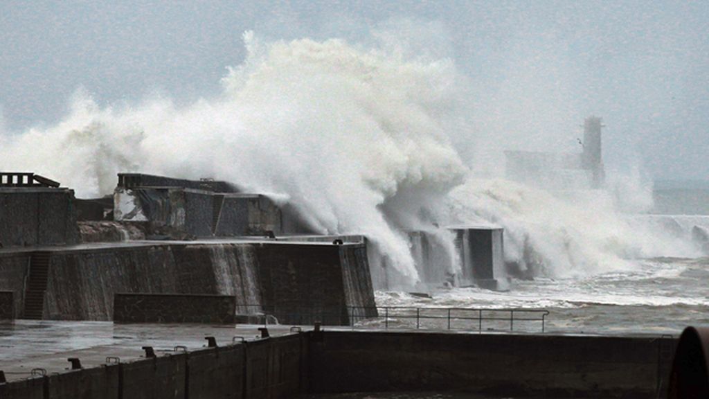 Destrozos por el temporal en Bermeo y San Sebastian