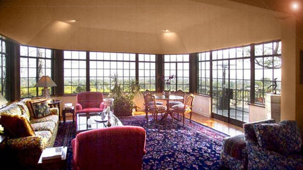 Sandra Bullock se compra una mansión con gimnasio, pista de tenis, piscina y minicine