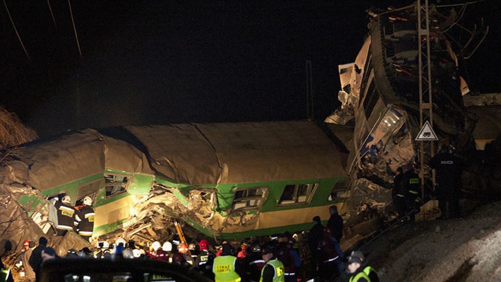 Imágenes del choque de trenes en Polonia