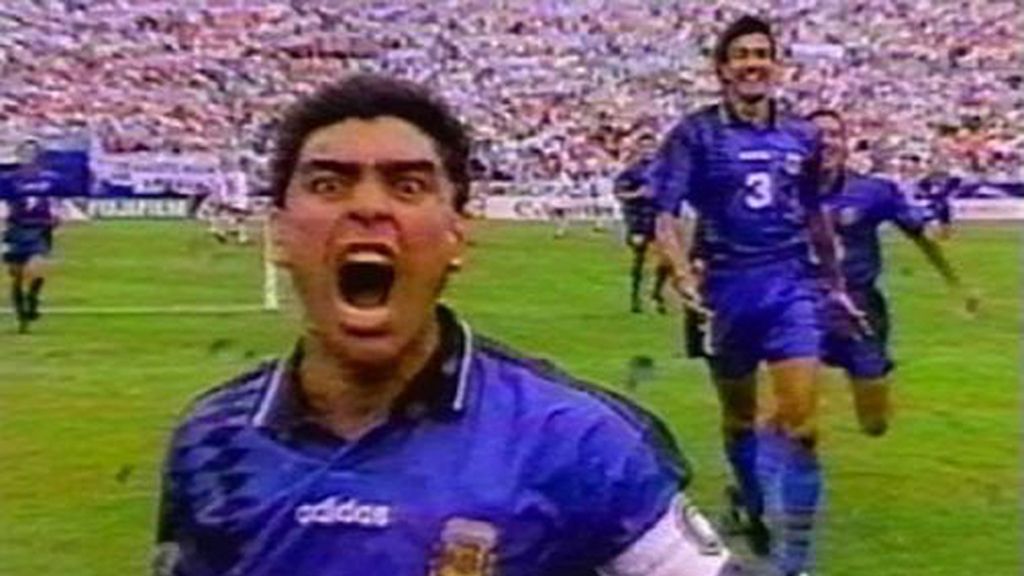 La locura de Maradona con el objetivo de la cámara