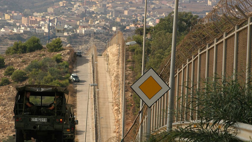 Valla doble que separa Melilla de Marruecos