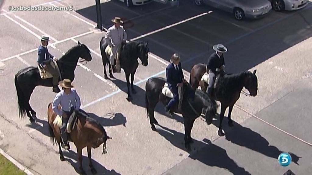 A lomos de un caballo sin despeinarse