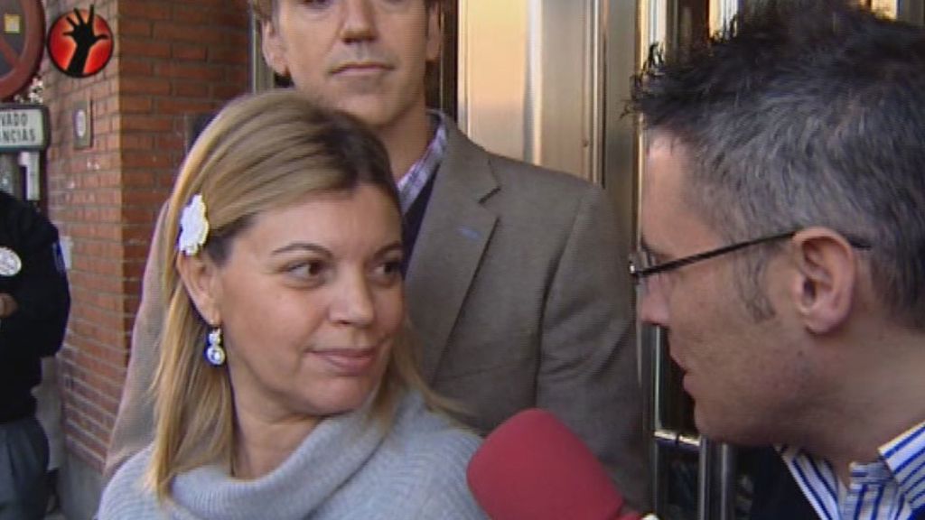 Su novio Carlos no se ha separado de ella ni un segundo