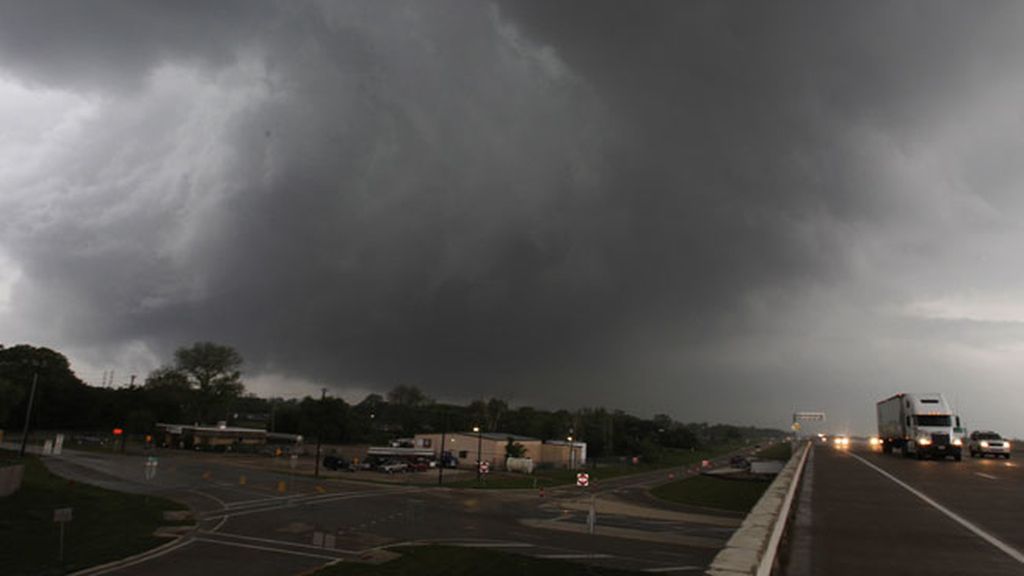 Alerta en EEUU por los devastadores tornados