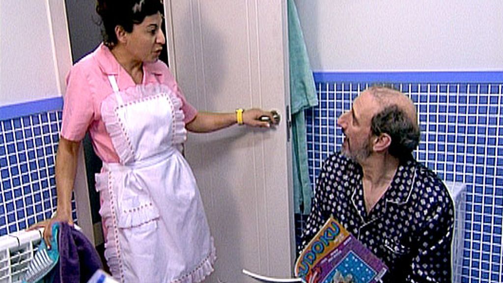 Un trío, una asistenta y una lluvia de coliflores