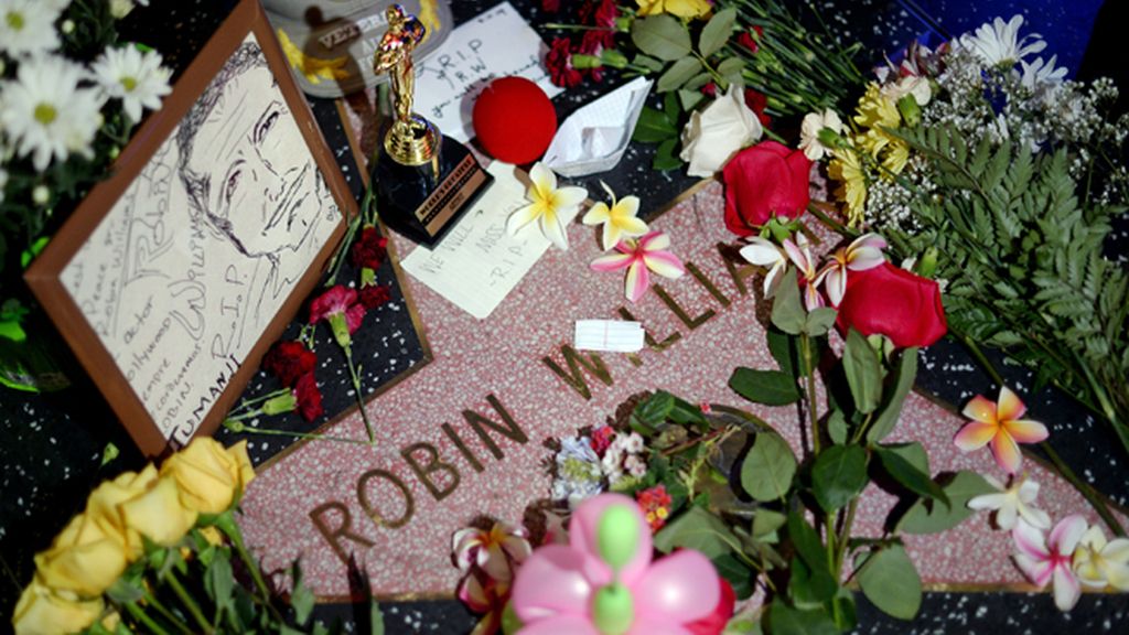 Los fans se han acercado para darle un último adiós