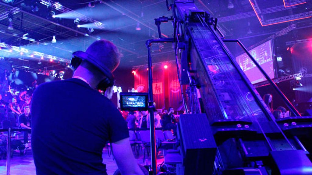 Más de 20 cámaras, siete puestos de comentaristas,18 cañones de luz