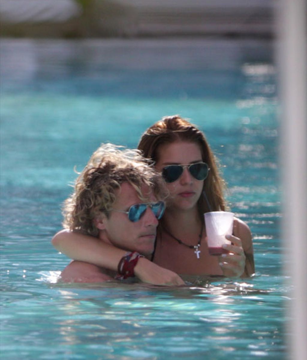 Forlán y Zaira apuran sus últimos días de soltería en playas de Miami