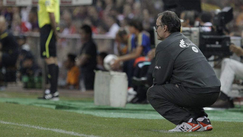 El entrenador del Athletic Club, el argentino Marcelo Bielsa, en la banda durante la final de la Copa del Rey