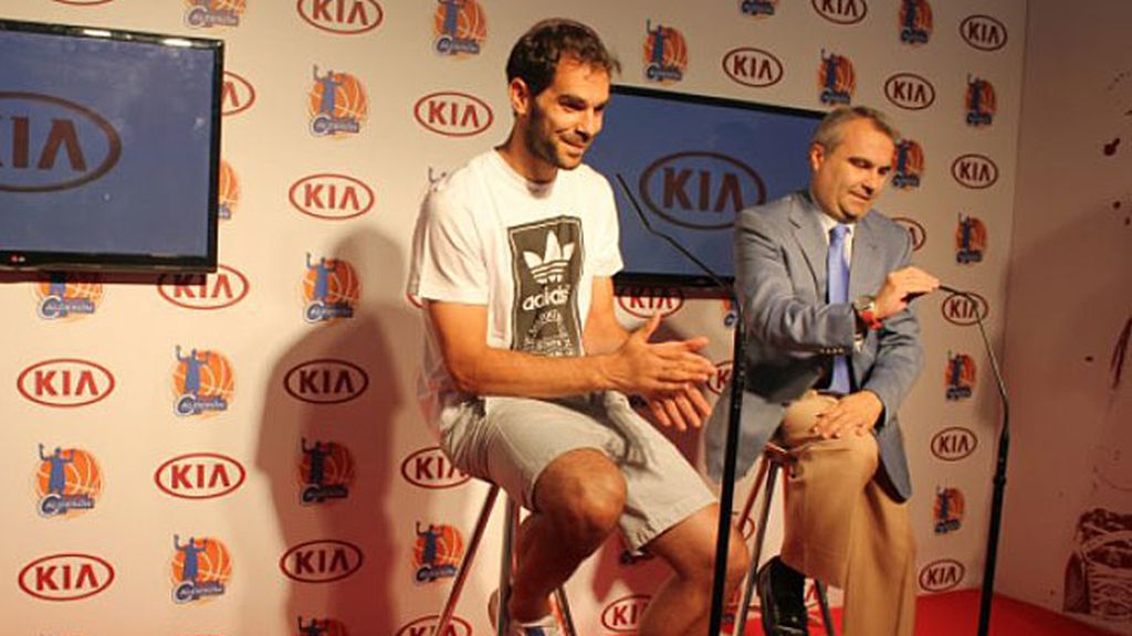 Calderón presentando su Campus