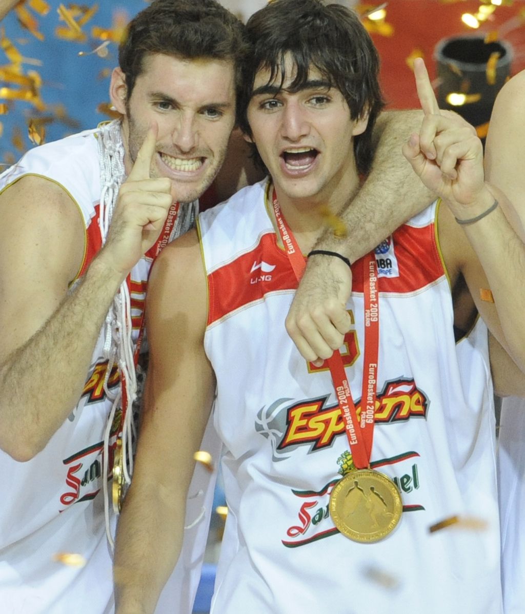 Rudy Fernández y Ricky Rubio celebran un título