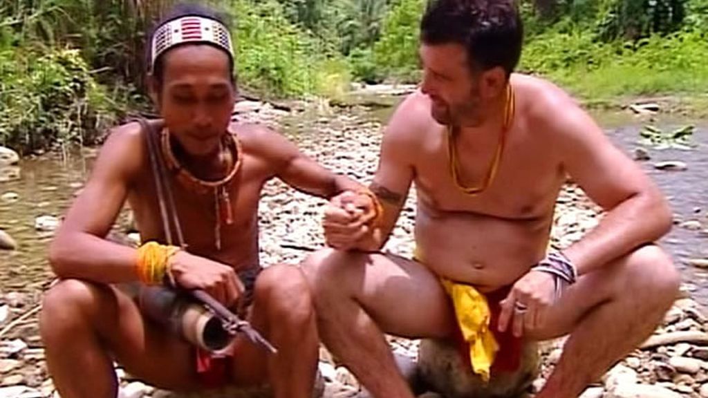 Luismi está preocupado por su "familia" y los mentawai insisten en que debería casarse y ganarse el respeto de los hijos de su novia