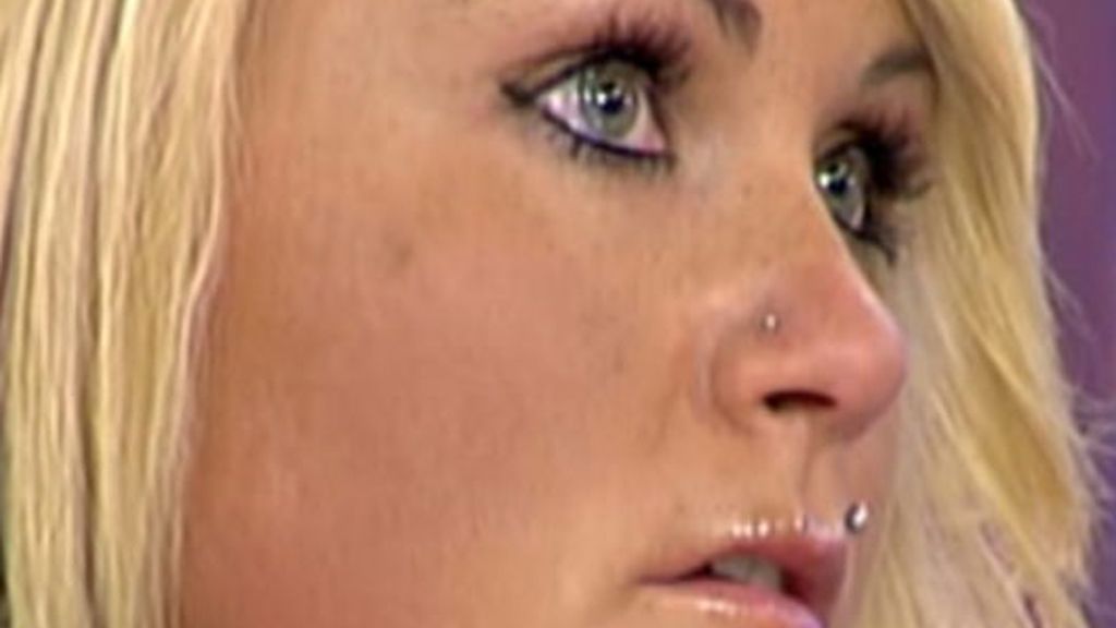 Saray no puede contener las lágrimas