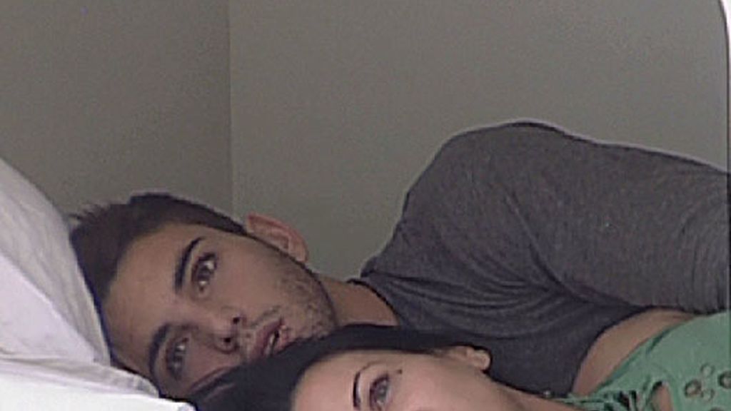 Laura y Marcelo no esconden su amor