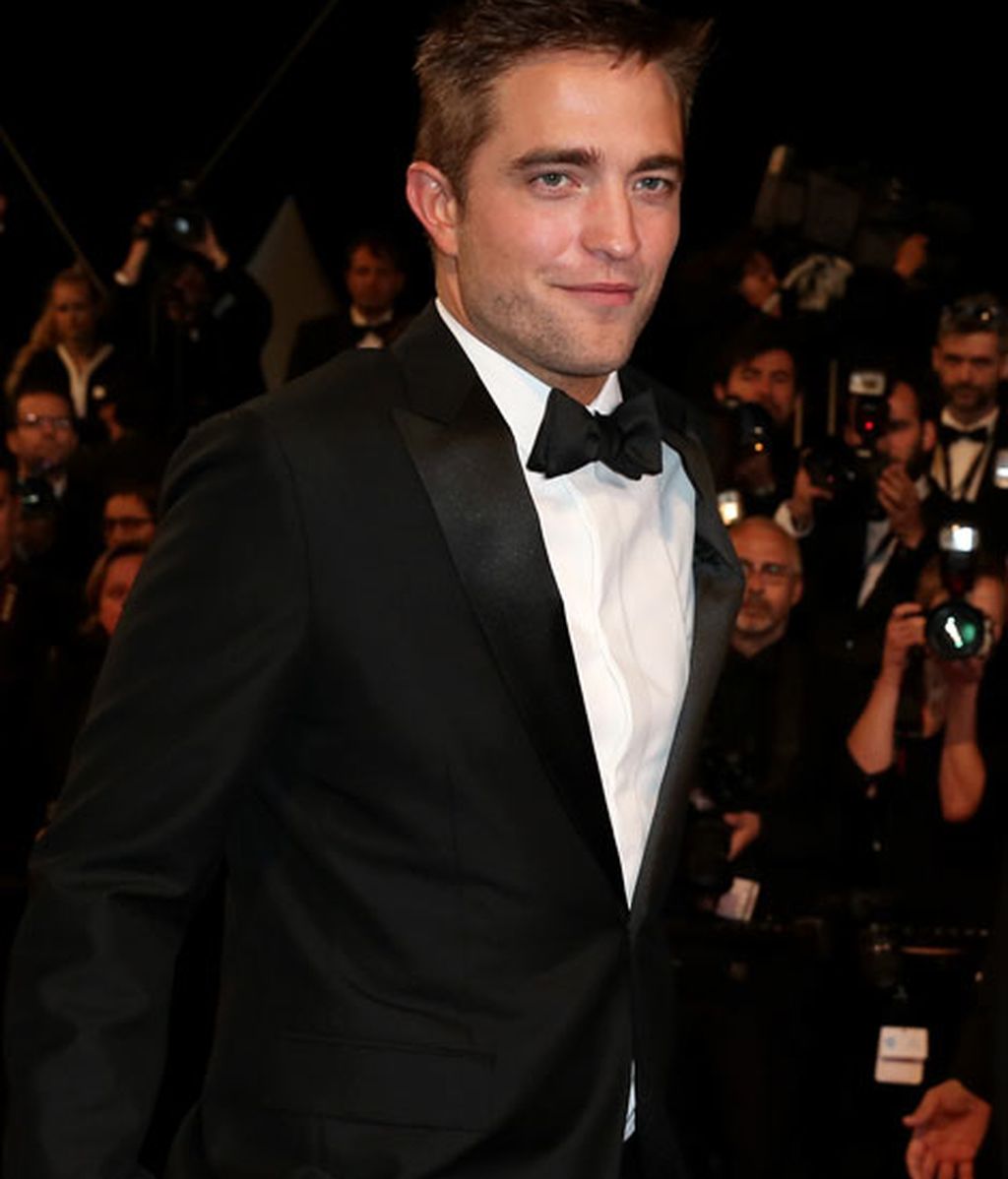 El esmoquin bien llevado de Robert Pattinson que llenó de fans la alfombra roja