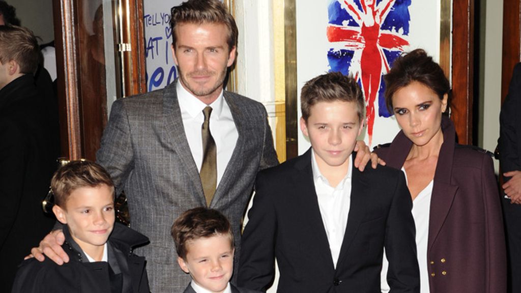 Victoria Beckham acudió con su familia