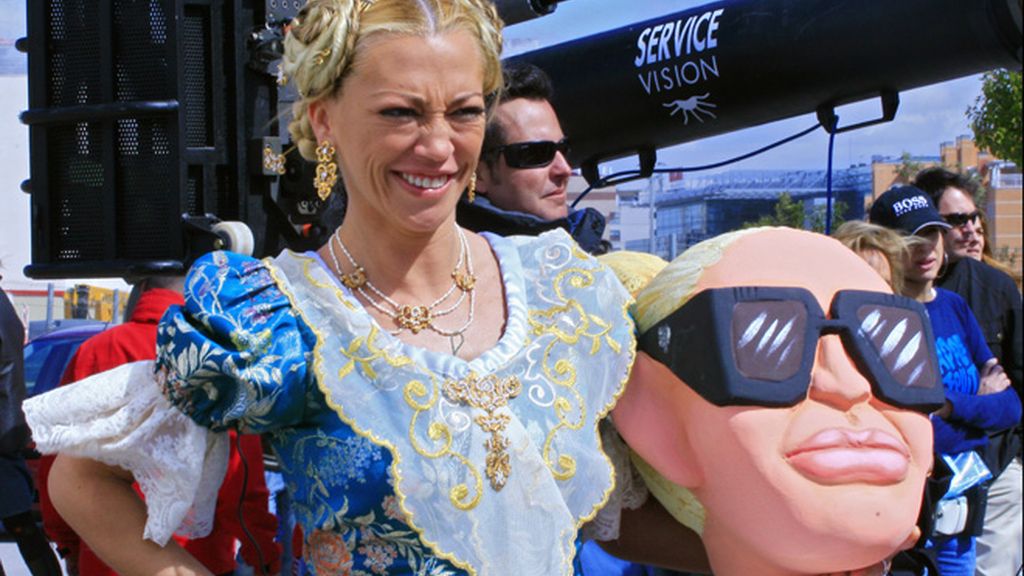 Cosas que un famoso no puede dejar de hacer si se pasa por las Fallas