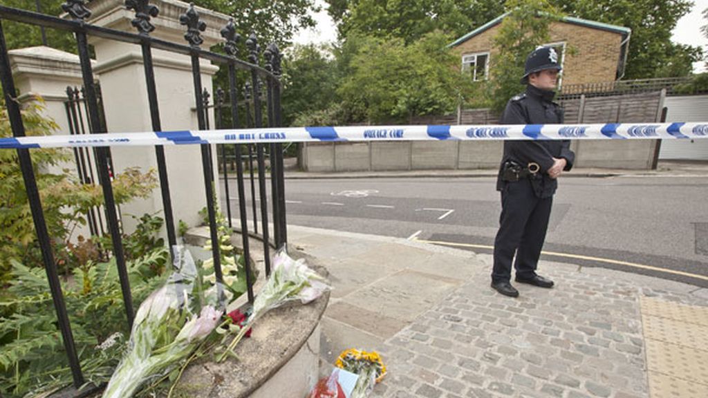 Los fans despiden con flores a Amy Winehouse